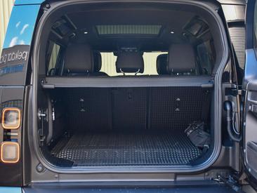 Land Rover Defender 130 D300 MHEV — photo 9