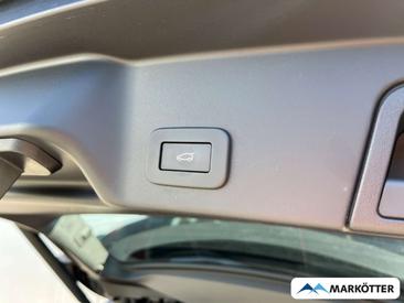 Land Rover Range Rover Evoque P300e — photo 8