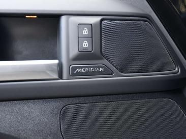 Land Rover Defender 130 D300 MHEV — photo 21