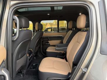 Land Rover Defender 110 D300 MHEV — photo 7