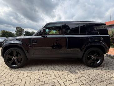 Land Rover Defender 110 D300 MHEV — photo 2