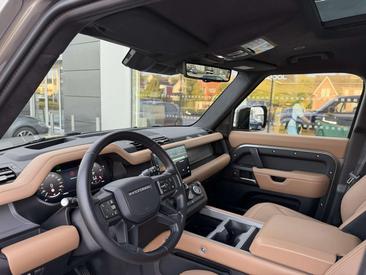 Land Rover Defender 110 D300 MHEV — photo 9