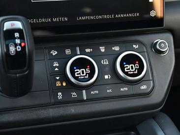 Land Rover Defender 130 D300 MHEV — photo 27