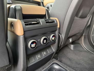 Land Rover Defender 110 D300 MHEV — photo 13