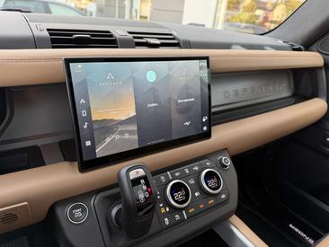 Land Rover Defender 110 D300 MHEV — photo 15