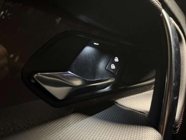 Land Rover Discovery Sport P270e — photo 17