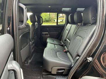 Land Rover Defender 110 D300 MHEV — photo 11