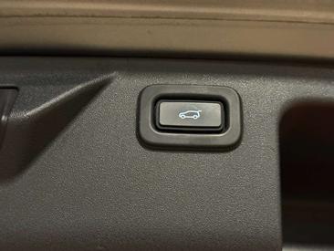 Land Rover Discovery Sport P270e — photo 18