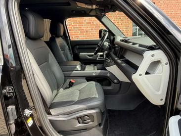 Land Rover Defender 110 D300 MHEV — photo 12
