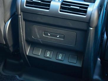 Land Rover Defender 130 D300 MHEV — photo 32