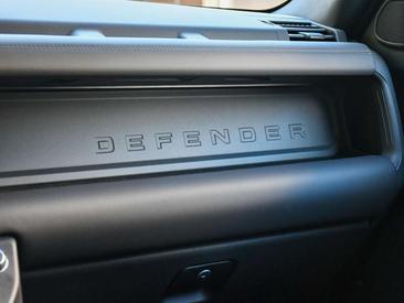 Land Rover Defender 130 D300 MHEV — photo 33