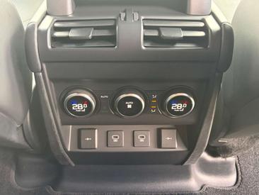 Land Rover Defender 110 D300 MHEV — photo 15