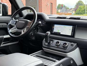 Land Rover Defender 110 D300 MHEV — photo 16