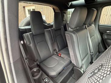 Land Rover Defender 110 D300 MHEV — photo 17