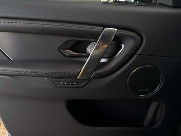 Land Rover Discovery Sport P270e — photo 24