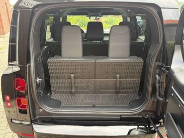 Land Rover Defender 110 D300 MHEV — photo 19