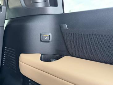 Land Rover Defender 110 D300 MHEV — photo 26
