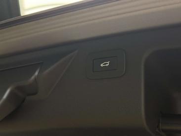 Land Rover Discovery Sport P270e — photo 28