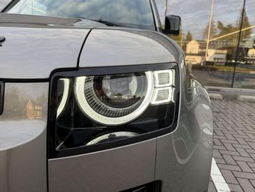 Land Rover Defender 110 D300 MHEV — photo 28