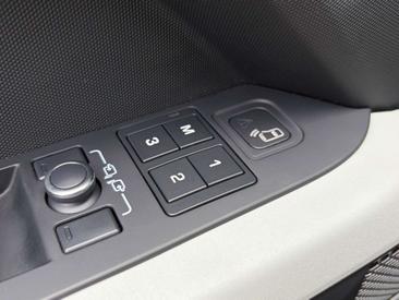 Land Rover Defender 110 D300 MHEV — photo 22