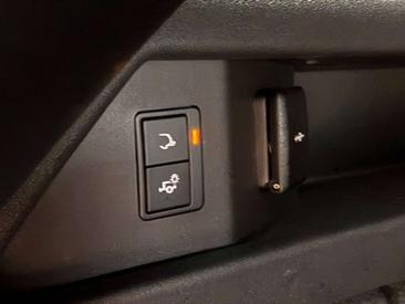 Land Rover Discovery Sport P270e — photo 30