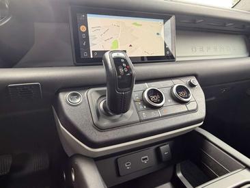 Land Rover Defender 110 D300 MHEV — photo 25