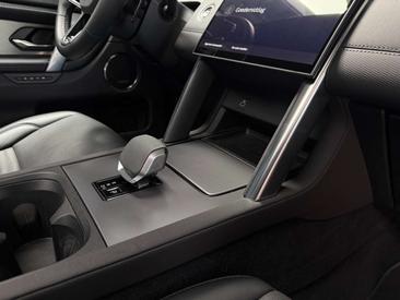 Land Rover Discovery Sport P270e — photo 32