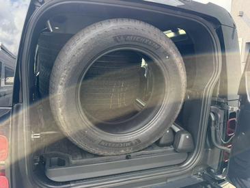 Land Rover Defender 90 D250 MHEV — photo 11