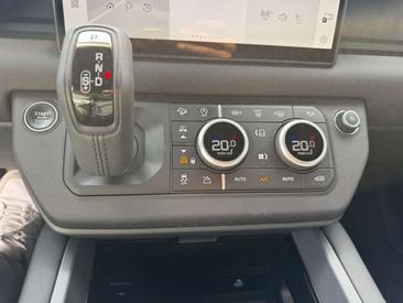 Land Rover Defender 90 D250 MHEV — photo 13