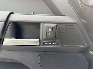 Land Rover Defender 90 D250 MHEV — photo 15