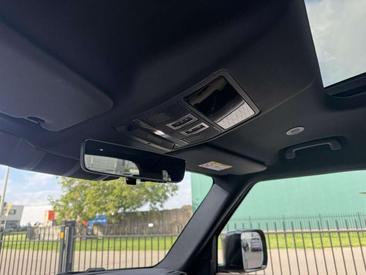 Land Rover Defender 110 X-Dynamic HSE P300 E HYBRID AWD Auto — photo 11