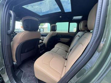 Land Rover Defender 110 X-Dynamic HSE P300 E HYBRID AWD Auto — photo 12