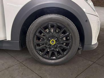 Mini 3 Portes Berline Cooper SE — photo 10