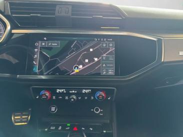 Audi Q3 TFSI E 45 TFSI E S Tronic — photo 11