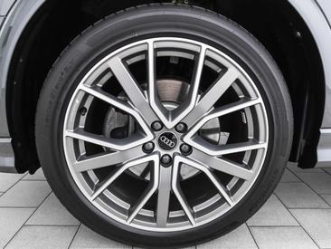 Audi Q3 TFSI E 45 TFSI E S Tronic — photo 3