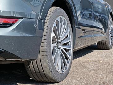 Audi E-tron S Line 55 Quattro — photo 5