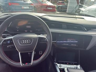Audi Q8 E-tron S Line 50 E-tron Quattro — photo 9