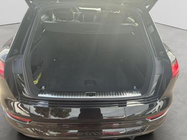 Audi Q8 E-tron S Line 50 E-tron Quattro — photo 16