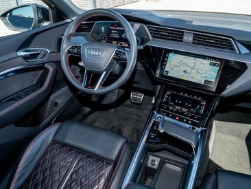 Audi Q8 E-tron S Line 50 E-tron Quattro — photo 5