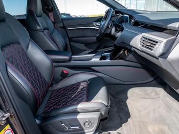 Audi Q8 E-tron S Line 50 E-tron Quattro — photo 7