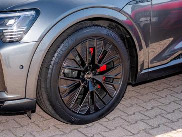 Audi Q8 E-tron S Line 50 E-tron Quattro — photo 11