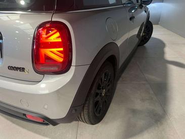 Mini 3 Portes Berline Cooper SE — photo 4
