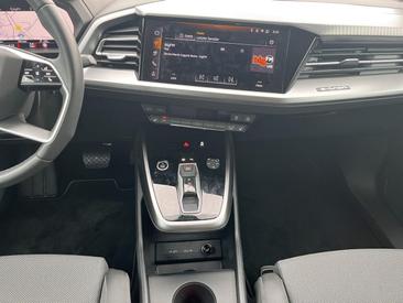 Audi Q4 E-tron 45 E-tron — photo 11