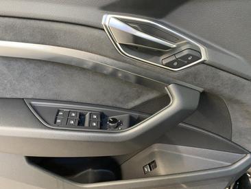 Audi Q8 E-tron Advanced 50 E-tron Quattro — photo 9