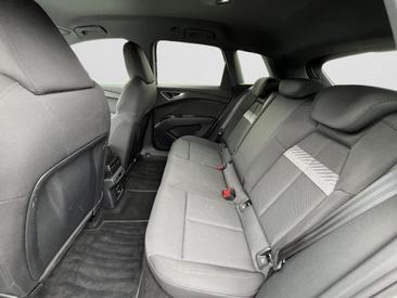 Audi Q4 E-tron 45 E-tron — photo 14