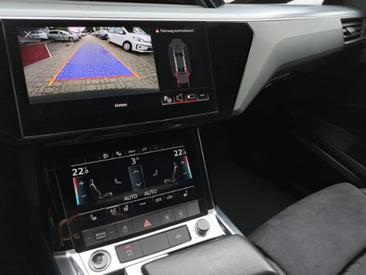 Audi Q8 Sportback E-tron Advanced 50 E-tron Quattro — photo 26