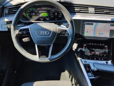 Audi Q8 E-tron S Line 50 E-tron Quattro — photo 8