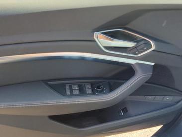 Audi Q8 E-tron S Line 50 E-tron Quattro — photo 11