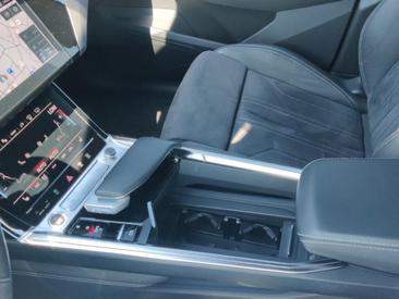 Audi Q8 E-tron S Line 50 E-tron Quattro — photo 15