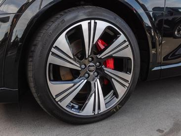Audi Q8 E-tron S Line 50 E-tron Quattro — photo 10